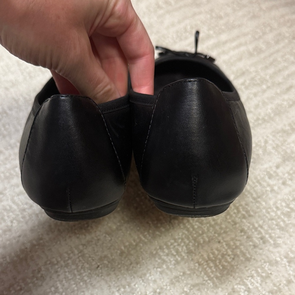 Vionic Black Textured Toe Flats - image 3